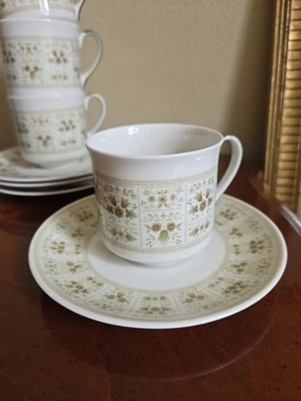 Royal Doulton Green And Ivory Teacup And Saucer Samarra TC1039 - 4 Sets